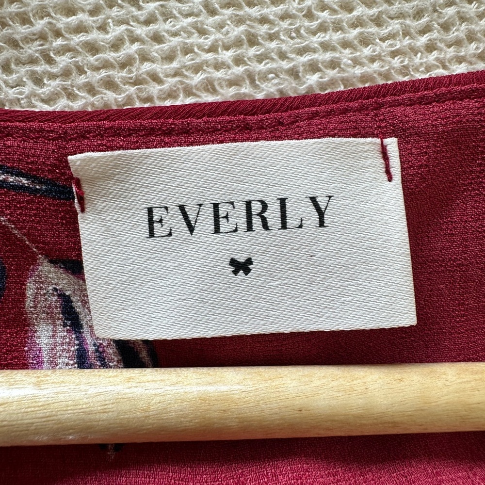 Floral Everly Red Sleeveless Dress - Picture 3 of 3